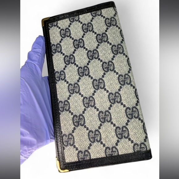 ❌ SOLD ❌ Gucci Beige and Navy Monogram Long Wallet - Picture 2 of 6